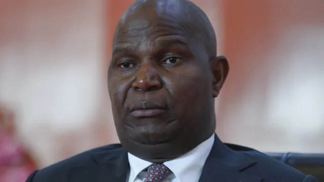 Chapo afasta risco de rutura total de combustíveis em Moçambique, mas crise global persiste